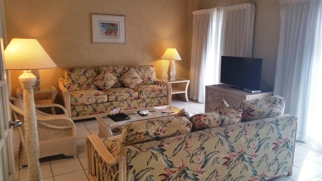 Trade Winds Hotel Golful Dickenson Exterior foto