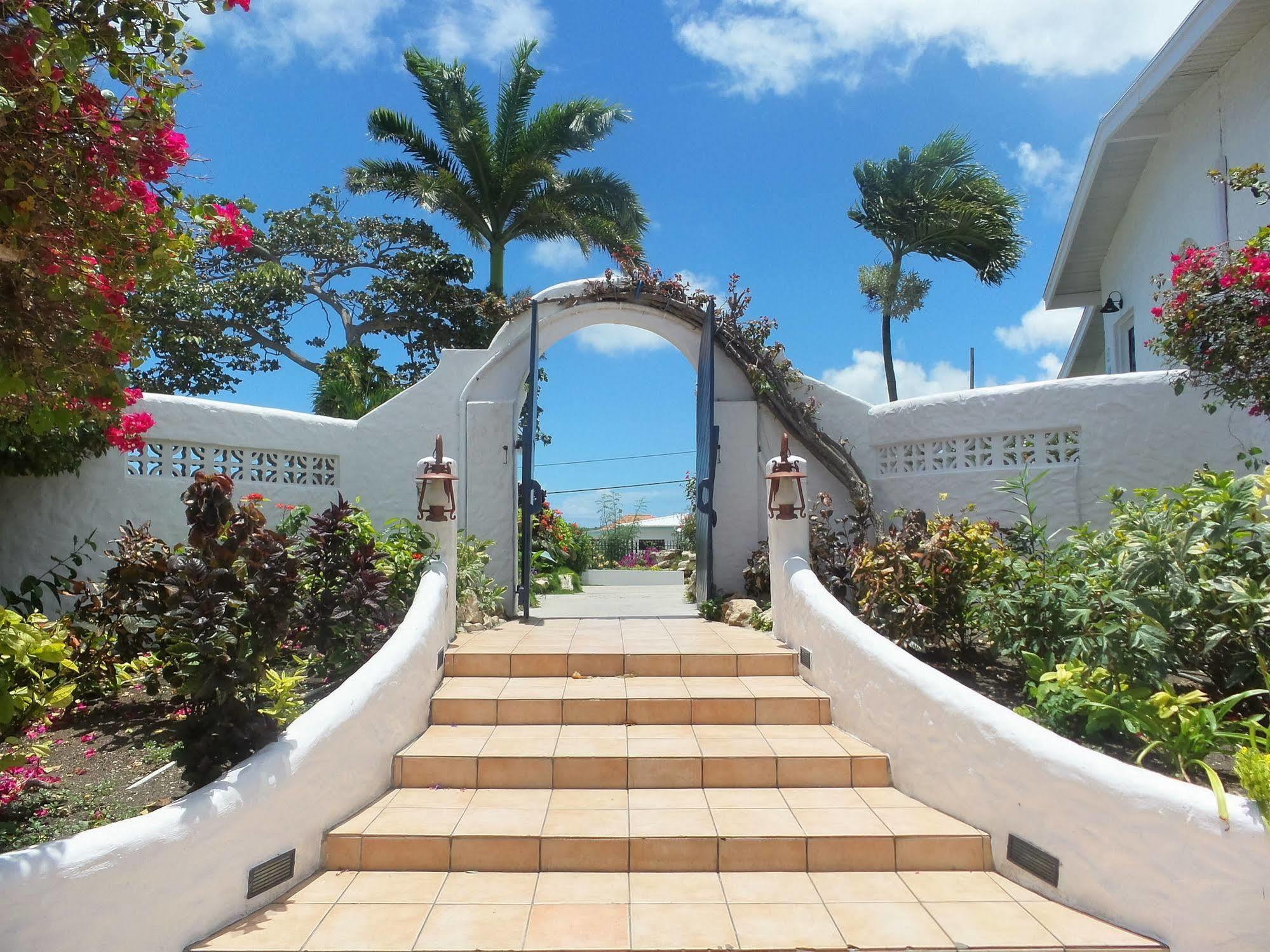 Trade Winds Hotel Golful Dickenson Exterior foto